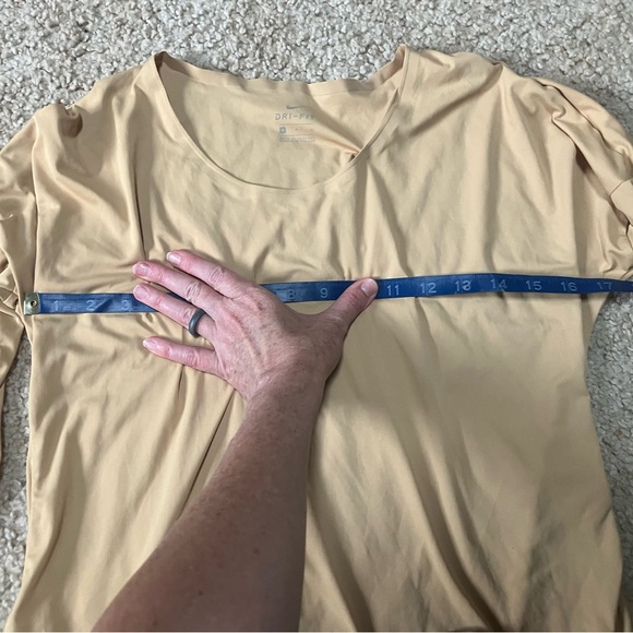 Women’s Nike Dri-Fit Long Sleeved Size M - Picture 8 of 9